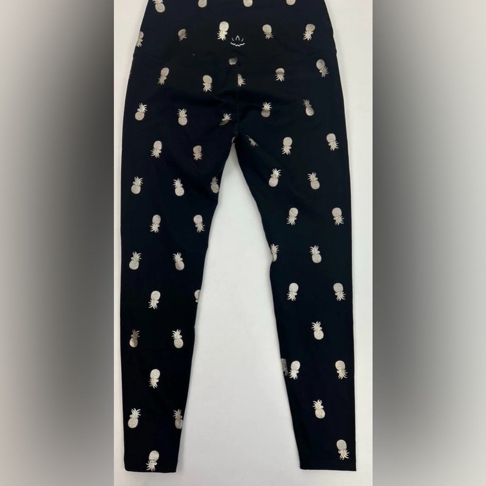 Beyond Yoga Black Pineapple Print Leggings Size Medium - Picture 2 of 5